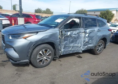 2021 Toyota Highlander Hybrid Xle z USA, uszkodzony, nr VIN 5TDHARAHXMS008862